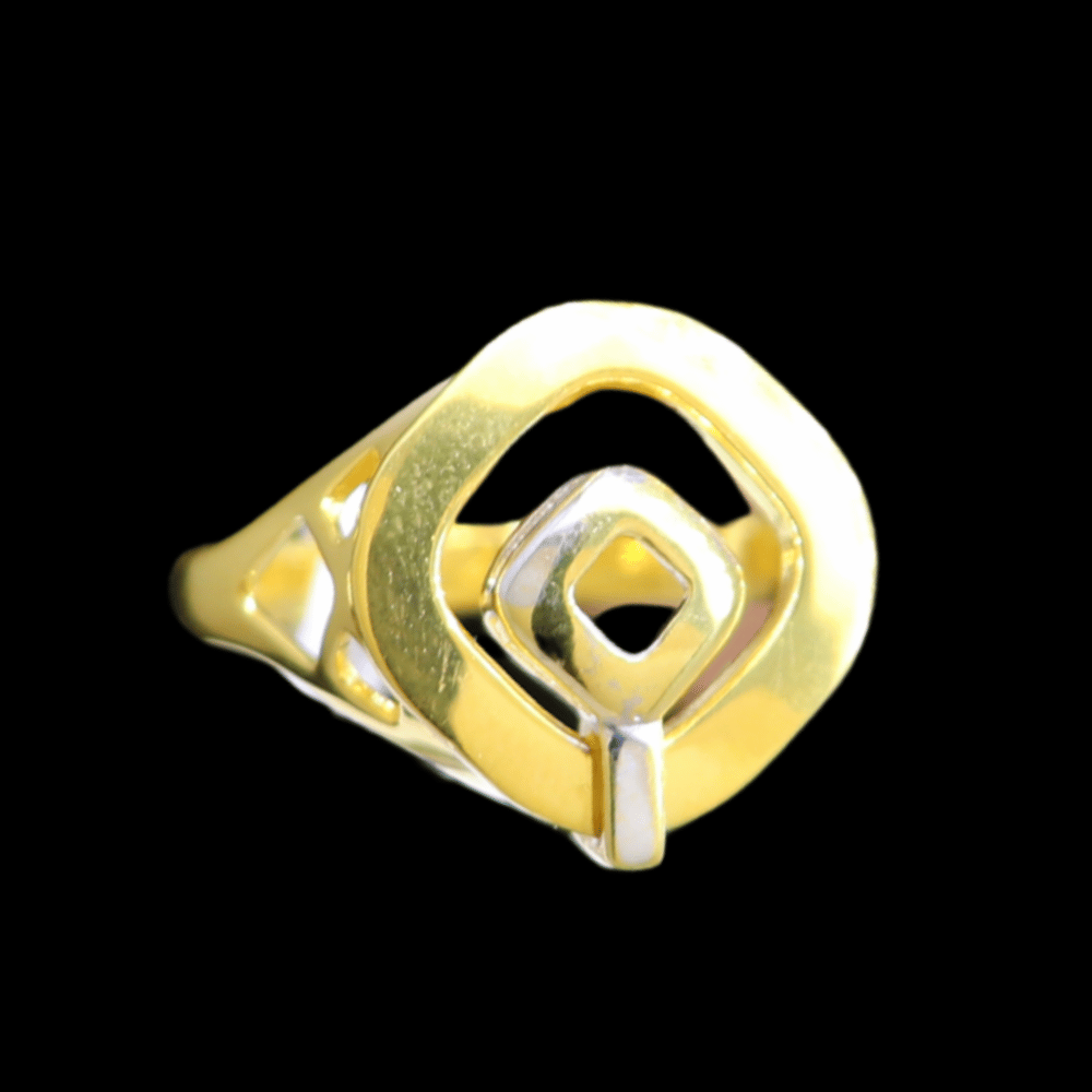 18K Gold Ring                                          