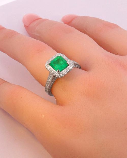 Emerald & Diamond Ring