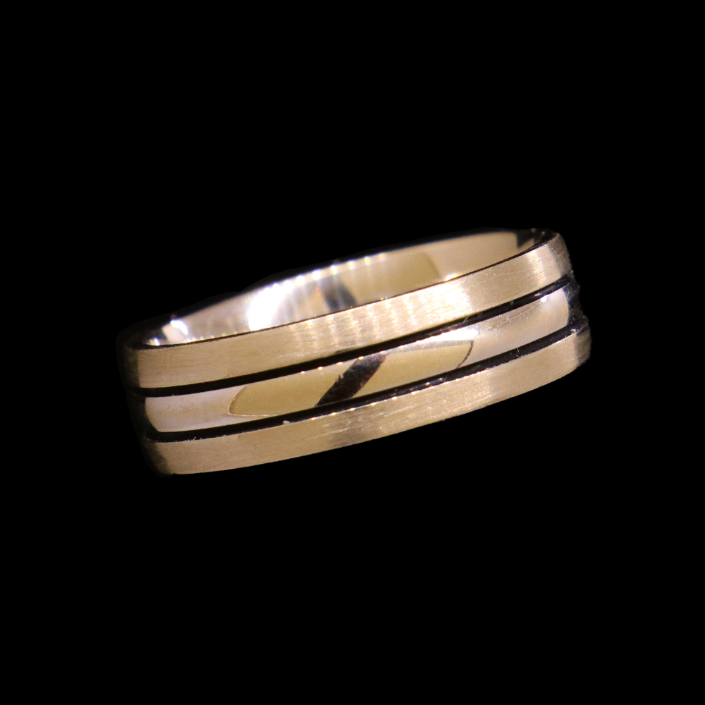 14K White Gold Band 7.5