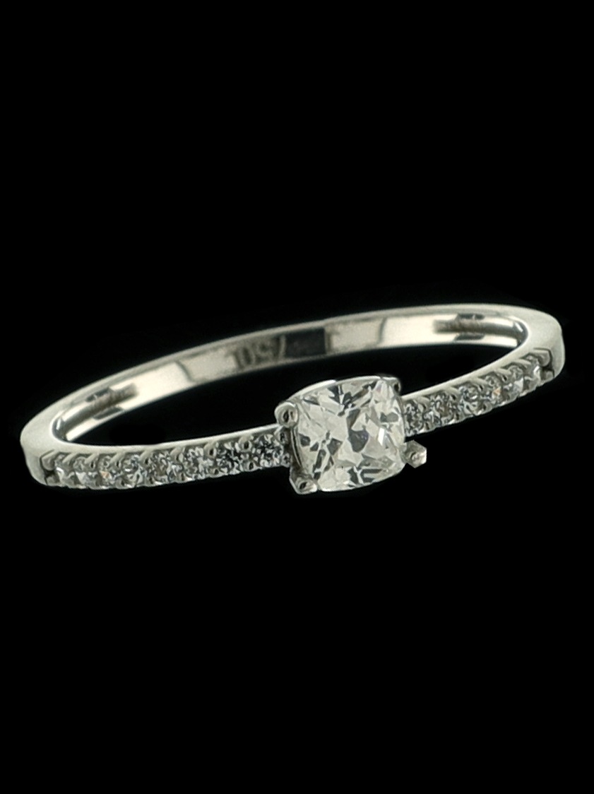 18K Gold Engagement Ring